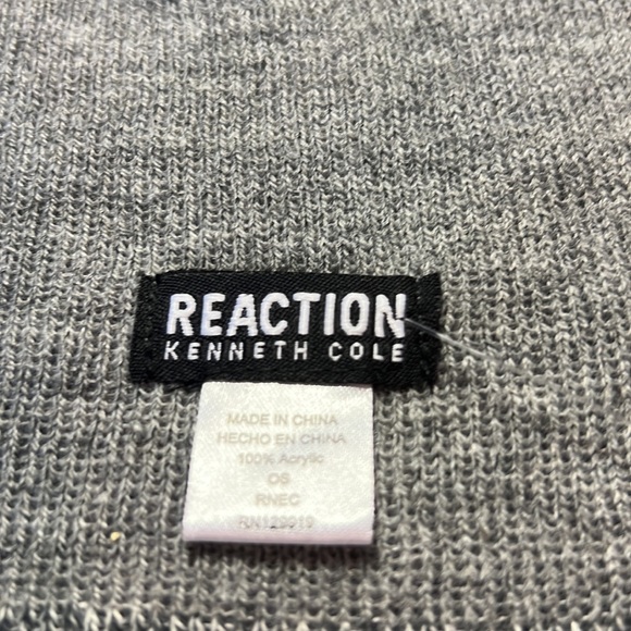 Men’s Kenneth Cole Beanie and Scarf Set. - Picture 2 of 3
